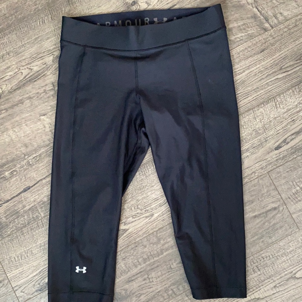Under Armour black Compression Capris- size XL